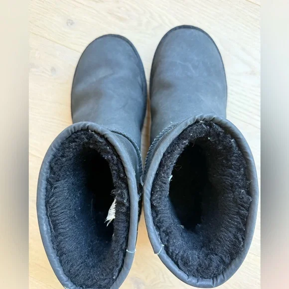 UGG Men’s Classic Mini Boot - Picture 5 of 6